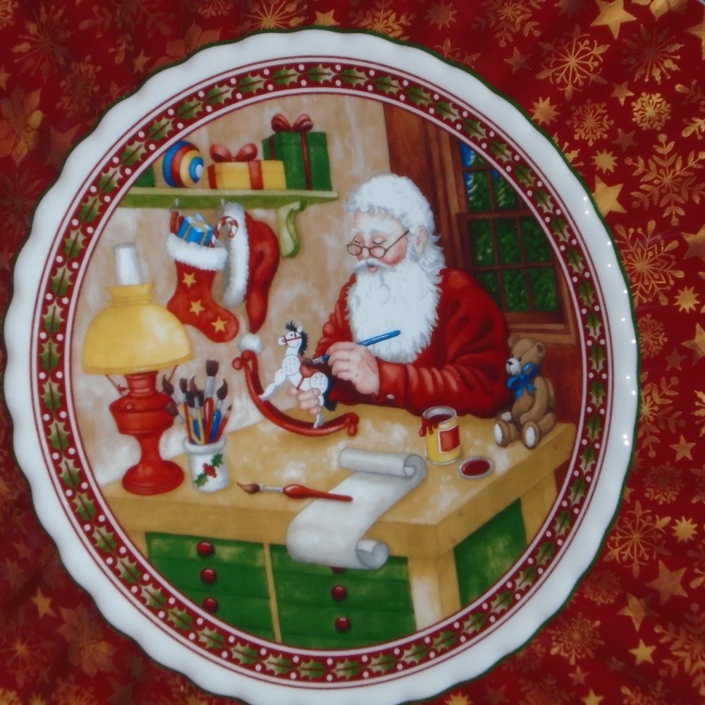 VILLEROY & BOCH, TOY'S FANTASY, 10" PLATE, CHRISTMAS SANTA THEME, VIBRANT, NEW!!